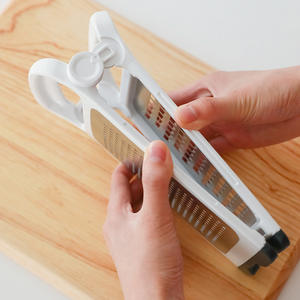 <span class=keywords><strong>Râpe</strong></span> <span class=keywords><strong>à</strong></span> <span class=keywords><strong>fromage</strong></span> et beurre de haute qualité avec poignées, <span class=keywords><strong>râpe</strong></span> double face gravée - Product Image 4