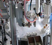 Machine automatique de soudage et d'assemblage par ultrasons de jouets en plastique pour la gamme de produits