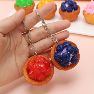 Colgante de tarta de frutas realista, llavero creativo con forma de postre en miniatura, decoración para bolso - Product Image 2