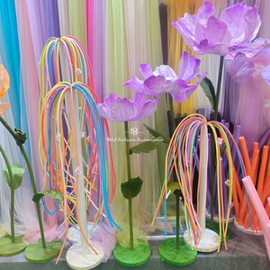 Набор декораций для сцены, состоящий из трех кусочков цветочной бумаги, используемых в качестве ориентира - Product Image 4