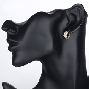 Pendientes de tuerca de moissanita VVS GRA de corte redondo con diseño de cola de pez de líneas simples, rellenos de oro de 14K, joyería de uso diario para mujer - Product Image 4