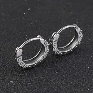 Pendientes Minimalistas de Acero Inoxidable, Pendientes de Moda Vintage, Ear Cuff para Mujeres y Hombres, Fabricación de Joyería Personalizada - Product Image 3