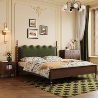 Lit en bois vintage américain |   Chambre principale avec lit double |   Lit rembourré de style campagnard français