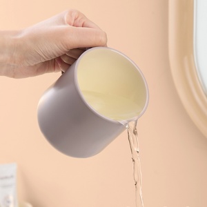 Gobelets à bain de bouche en plastique personnalisables (logo/couleur), faciles à nettoyer, pour la maison ou le camping - Product Image 1