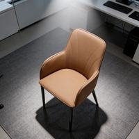 Chaise de salle à manger moderne avec revêtement en cuir PU, structure en métal thermolaqué, design léger pour restaurants et hôtels haut de gamme