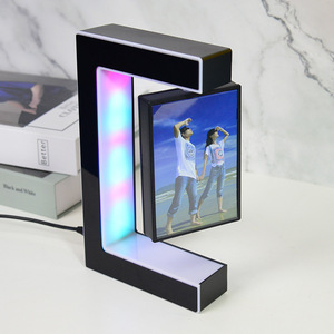 मैग्नेटिक के साथ फैक्ट्री डायरेक्ट वर्टिकल लेविटेटिंग फोटो फ्रेम, लड़कियों को उपहार में गुलाबी लेविटेटिंग रोटेटिंग फोटो भेजें - Product Image 4