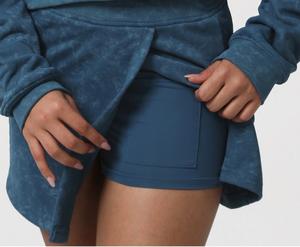 Atacado 2 Piece Outfits Hoodie Tennis Skirt Sets para Mulheres Outdoor Gym Fitness Sets Custom LOGO Tennis Wear Com Shorts - Product Image 3