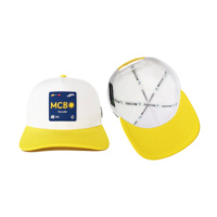 Casquette personnalisée à 5 panneaux découpée au laser, deux couleurs, logo en caoutchouc sur le devant gauche, sangle intérieure imprimée, étiquette tissée personnalisée