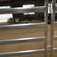 Mouton Bovins Buffalo Bull Bovini Vache Corral Panneau Enclos Clôture Portes De Ferme