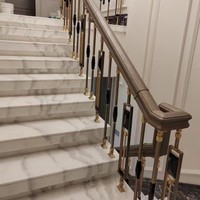 Rampe d'escalier simple en alliage d'aluminium moderne, personnalisée professionnellement, haute résistance, moulage intégral, résistante à l'eau, pour toutes les villas