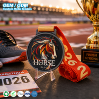 Médaille en métal personnalisée OEM ODM avec motif cheval en relief 3D, émail, ruban imprimé, alliage de zinc, récompense sportive, cadeau commémoratif de course