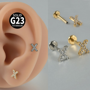 Piercings de Titanio F136 G23 con Diseño Artístico de Letra X con Incrustaciones de Zirconia, Roscados Internamente, con Parte Trasera Plana, <span class=keywords><strong>para</strong></span> Oreja y Labio - Product Image 1