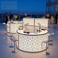 Table de bar semi-circulaire élégante en acier inoxydable blanc doré avec éclairage LED pour mariage, événement, location, hôtel, pub, mobilier