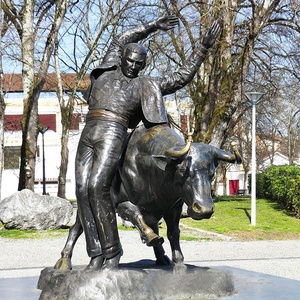 Gran Estatua de Bronce de Matador Español, Escultura de Toro para Decoración de Jardín - Product Image 2