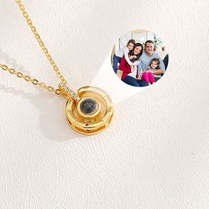 Collar con Colgante de Proyector de Imágenes Personalizado con 100 Idiomas de Te Amo, Oro de 18K, Foto Personalizada con Nombre - Product Image 3