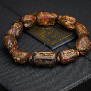 Bracelet en Bois d'Agar Naturel Rare de Haute Qualité, Grade Près du Niveau Sinking, Perles d'Oud Authentiques, Grande Taille Homme, Bijou Artisanal - Product Image 1