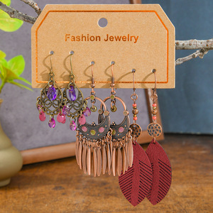 Boucles d'oreilles pendantes bohèmes tendance en alliage avec pompons, ensemble de bijoux de fête pour femme - Product Image 3