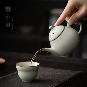 Tetera pequeña de cerámica Shangyan Ru Kiln con patrón craquelado para juego de té Kung Fu - Product Image 2