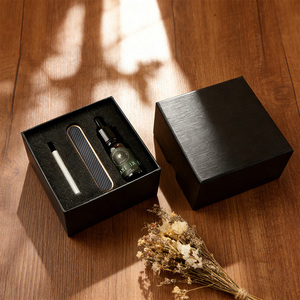 स्लीक कार्बन-फाइबर कार वेंट एयर फ्रेशनर रिफाइलेबल खुशबू विकल्पों के साथ कार डिफ्यूज़र कार डिफ्यूज़र - Product Image 6