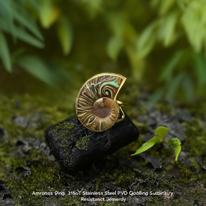 Anillo Vintage con Concha de Amonita, Acero Inoxidable 316L, Baño de Oro PVD, Joyería Sostenible y Resistente - Product Image 3