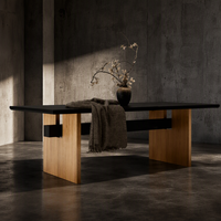Table à manger en bois et noir avec pieds à panneaux et traverse croisée, style moderne minimaliste