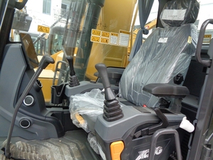 Excavadora de cadenas XE200GA con capacidad de cazo de 0.9-1.2m, motor controlado por PLC, alta eficiencia y bajo consumo de combustible para - Product Image 5