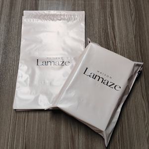 Sobres de Plástico Autoadhesivos Ecológicos, Impermeables, Color Beige, con Logotipo Personalizado, para Envíos de Ropa - Product Image 1