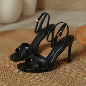 Sandalias de tacón fino con punta abierta para mujer, novedad 2026, sexy, transpirables, con correa única y cierre, para primavera y verano, con tacón alto y punta cuadrada. - Product Image 3