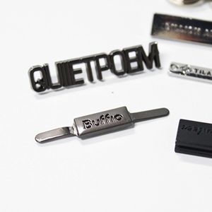 Étiquettes de logo 3D personnalisées en métal pour vêtements et sacs, avec découpe laser, en alliage de zinc écologique, plaques de marque gaufrées/découpées au laser - Product Image 2