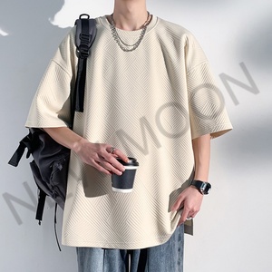 เสื้อยืดแขนสั้นทรงโอเวอร์ไซส์สไตล์เรโทรฮิปฮอปแฟชั่นสตรีทสำหรับผู้ชายฤดูร้อน ดีไซน์ทันสมัย ผ้าถักแบบเรียบ คอเสื้อหลวม - Product Image 4