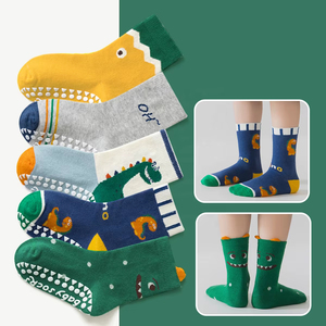 <span class=keywords><strong>Chaussettes</strong></span> de trampoline antidérapantes respirantes en coton doux pour enfants, motif dessin animé coloré, lot de 5 paires, vente en gros - Product Image 4