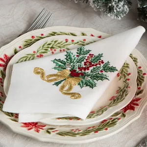 Serviette blanche en <span class=keywords><strong>lin</strong></span> 100% avec feuilles vertes Fleurs et baies rouges et nœud rouge pour les dîners de Noël - Product Image 3