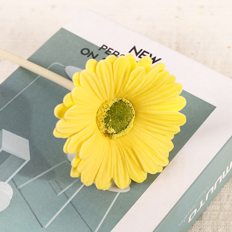 สีเหลือง