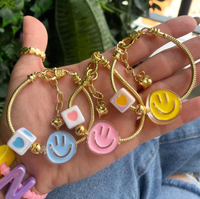 Bracelet mignon avec visage souriant pour femmes, bracelet en chaîne serpent plaqué or réglable avec breloque cœur coloré, bracelet souriant