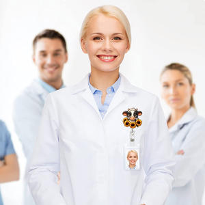 Cadeau de bobine d'insigne rotatif rétractable de chat d'<span class=keywords><strong>abeille</strong></span> de tortue de mer acrylique pour des médecins et des infirmières avec l'accessoire de boucle extractible - Product Image 5