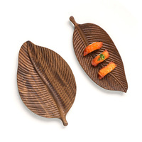 Creatieve ecovriendelijke acaciahouten dienblad met één laag, modern design, uitgesneden bladmotief, voor snacks, fruit en voedsel in de keuken.