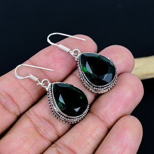Boucles d'oreilles pendantes artisanales en pierres précieuses, élégantes et faites à la main - Product Image 1