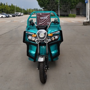 Tricycle utilitaire motorisé Teal avec benne à rails latéraux, kit de signalisation ambre et guidon chromé pour le service de ramassage de linge et les missions de livraison - Product Image 3
