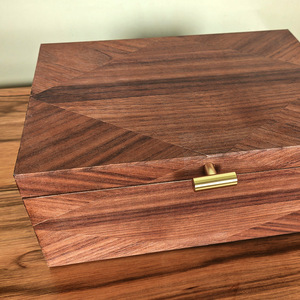 Luxe Roodbruin Geschilderd Massief Houten Opbergdoos Goud-Tone Hardware Rechthoekige Amerikaanse Stijl Scharnierend Deksel Sieraden Aandenken - Product Image 3