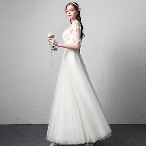 Robe de mariée en maille à col en U et manches courtes avec appliques florales pour la photographie de voyage - Product Image 2