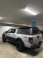 Auvent de benne de pick-up et porte-bagages de toit en alliage d'aluminium sur mesure avec conception enroulable verrouillable - En stock