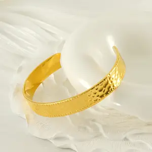 Retro Women's Bracelet Texture Stainless Steel Gold Plated C-shaped Open Bracelet