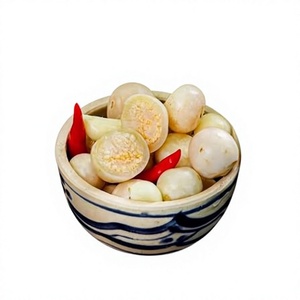 Berenjenas encurtidas blancas de textura crujiente, dulces y ácidas, en vinagre, listas para servir, en frasco de vidrio de 365 g, marca privada. - Product Image 1