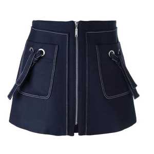 Falda vaquera informal transpirable de cintura media para mujer, falda vaquera de verano a la moda con pantalones cortos incorporados, cinturón y detalles de piel. - Product Image 1