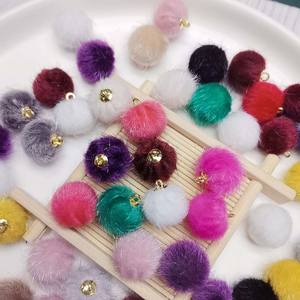 200 pièces 13*15MM mixte coloré bricolage à la main boucles d'oreilles pompons <span class=keywords><strong>Mini</strong></span> Pom Pom boule pendentif à breloque <span class=keywords><strong>pour</strong></span> porte-clés fabrication de <span class=keywords><strong>bijoux</strong></span> bricolage - Product Image 1