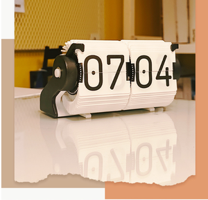 Horloge <span class=keywords><strong>de</strong></span> bureau rétro vintage à rabat avec affichage LED Horloge <span class=keywords><strong>de</strong></span> table à retournement automatique à grand nombre avec engrenage interne alimenté par batterie pour la décoration - Product Image 4