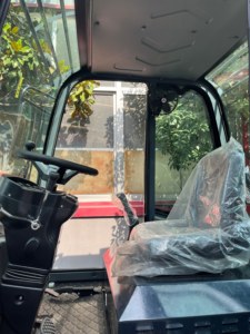 Retroexcavadora 4x4 con Motor Euro5/EPA, Sistema Hidráulico Hengli, Alta Capacidad de Carga, Chasis Robusto, 1 Año de Garantía - Product Image 4