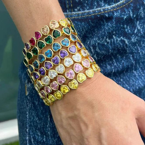 Bracelet de tennis unisexe vintage SongYi avec cœur coloré serti de zircone cubique, design extensible micro-incrusté - Product Image 1