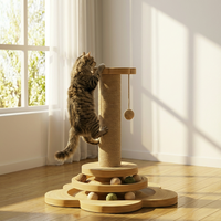 Griffoir interactif pour chat avec corde en sisal verticale et jouet de piste en bois pour centre d'activités intérieur pour chatons