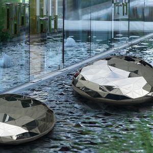 Escultura Moderna de Acero Inoxidable Pulido Tipo Adoquín para Decoración de Jardín, Parque o Exteriores, con Diseño de Polígono y Acabado Espejo - Product Image 3